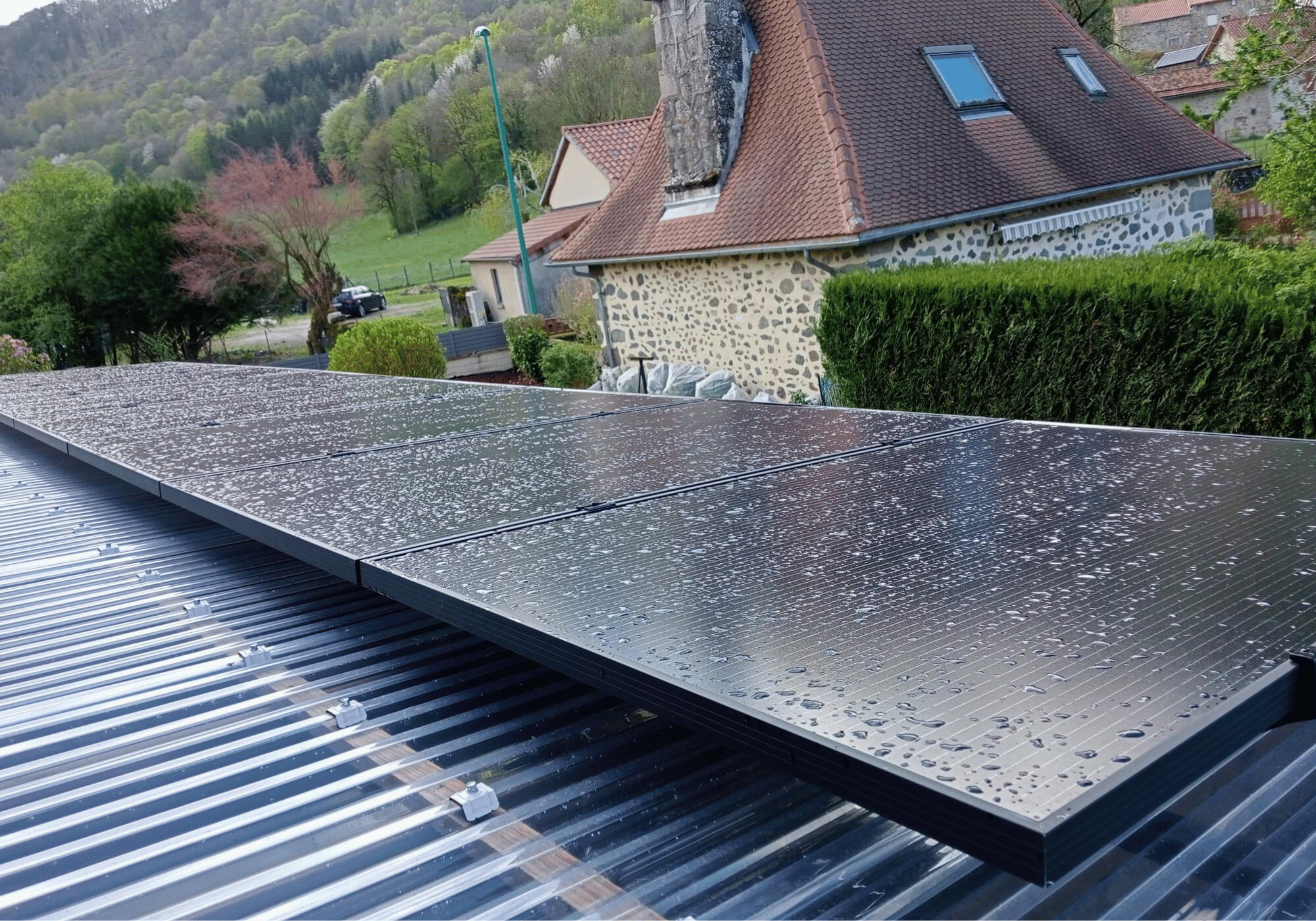 Énergie verte et écologie : choisissez les pergolas en bois pour vos panneaux solaires