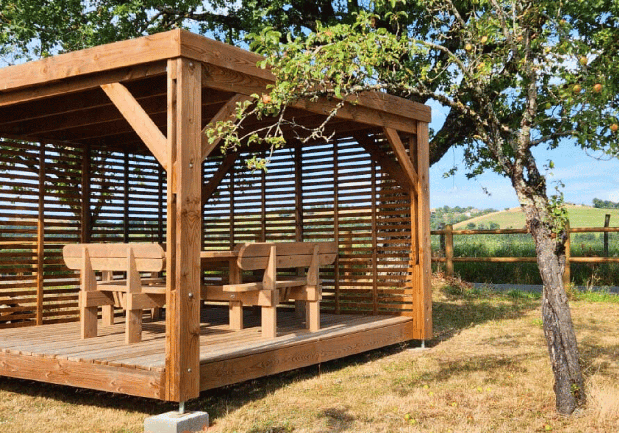 Kiosque en bois Douglas : Un espace de détente ou de réception pour admirer la vue